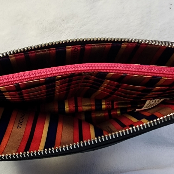 Tignanello Black and Tan Pebbled Leather Wristlet EUC - Picture 15 of 17